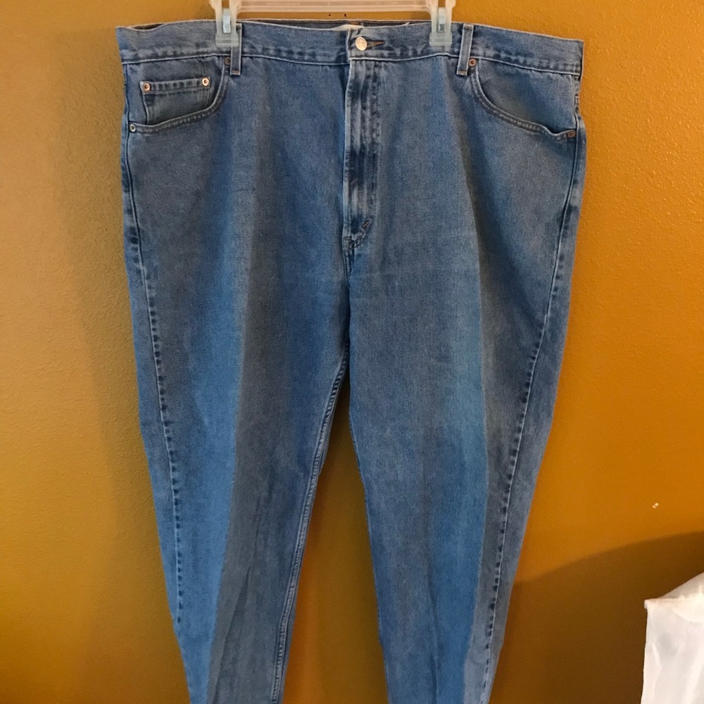 Levi’s 550 Relaxed fit.  Great with boots 48 x 32